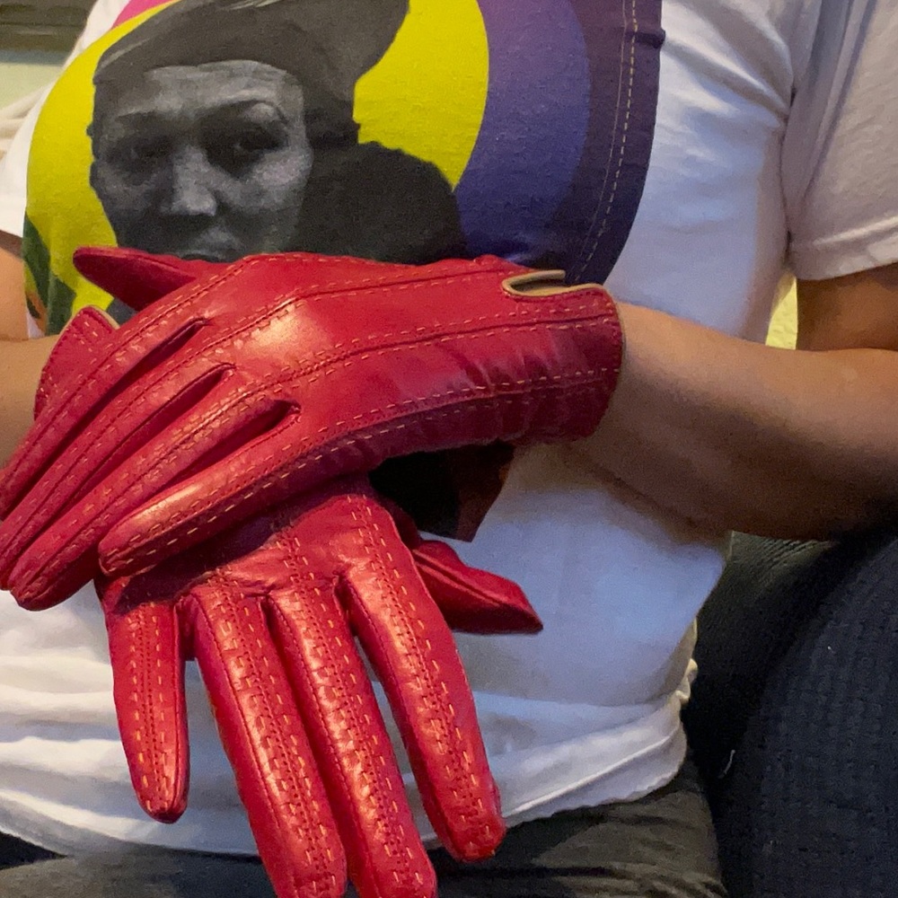 Echo red leather gloves